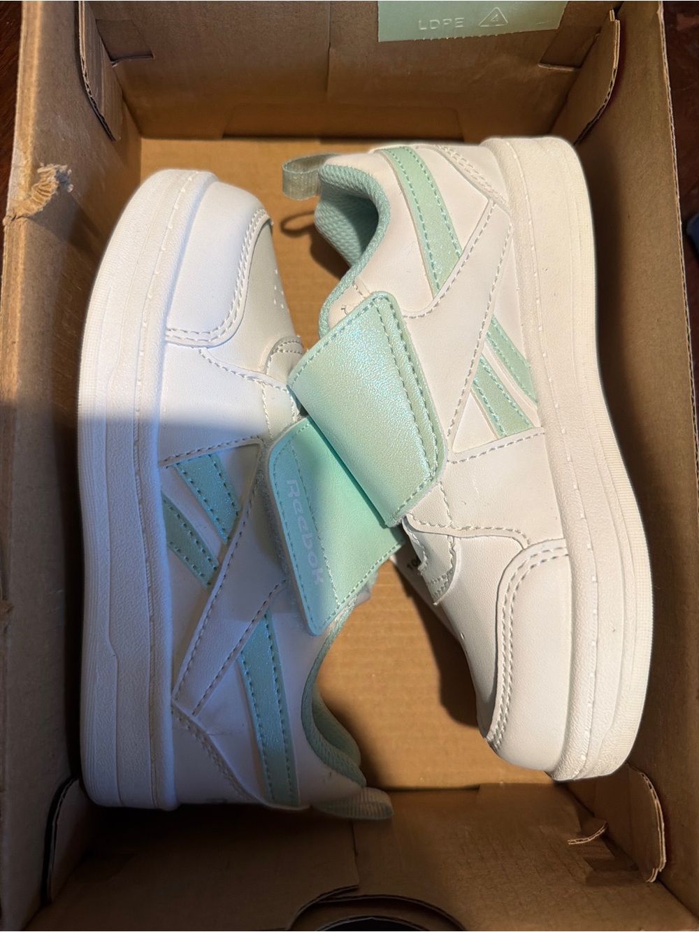 NIB Reebok Kids White Mint Green Hook Loop Velcro Sneakers Size 9